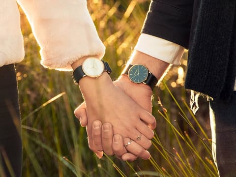 From Fossil to Casio, browse the best couple watch sets to gift on Amazon.