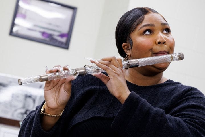 Copy of lizzo-flute-8f7f9612-3f47-11ed-9ba7-85da42660e69~1-1664434112378