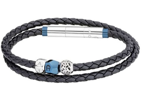 Men's fashion accessories for the wedding day look