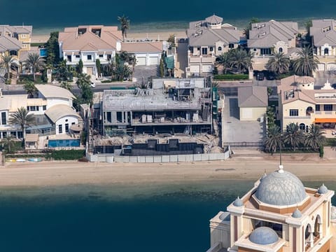 Investors want a piece of the action at the Palm Jumeirah. And there's already a buzz building up nice and big for the relaunch of Palm Jebel Ali. 