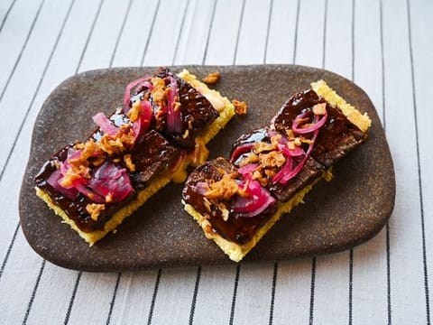 Step-by-step video guide to making the perfect pulled beef brisket burger