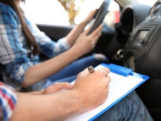 Taking driving classes in Dubai? Here’s how you can rate your instructor