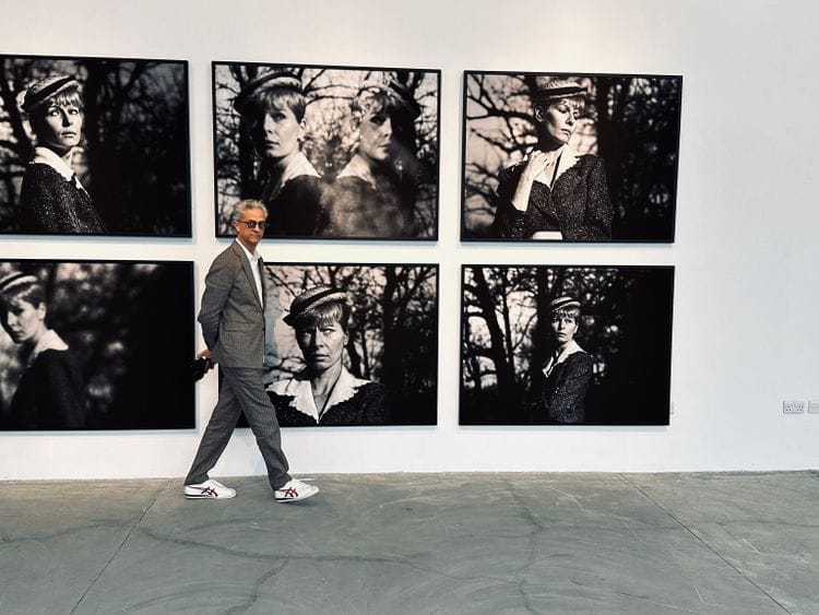 MAx against the backdrop of Timeless exhibition-1668683015290