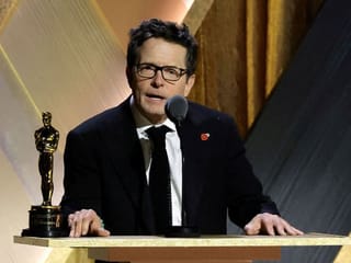 Actor Michael J. Fox accepts honorary Oscar for Parkinson's advocacy 