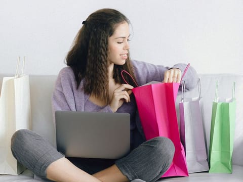 Are you struggling with big impulse purchases that you otherwise might regret? Here’s what finance coaches are recommending nowadays as an effective rule of thumb against such a tendency to spend.