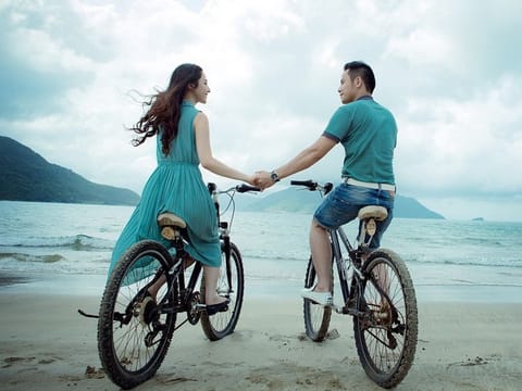  The survey questions focused on the emotional reaction to their partner, their behaviour around them, and the focus they placed on their loved one above all else.