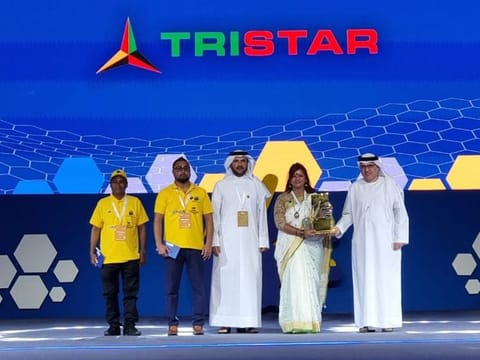 Tristar Group Chief Human Resource Officer Sheena Rajan receives the 4-Star trophy on behalf of the UAE operations of the company from Maj. Gen. Obaid Muhair Bin Suroor (center), Chairman Taqdeer Award and Permanent Committee of Labor Affairs in Dubai, and Dr. Abdulrahman Al Awar (right), Director General of the Federal Authority for Government Human Resources (FAHR). Accompanying her are Dinesh Indika Amarakoon (2nd left),  Sr. Operations Supervisor, and Murari Mohandas (left), Workshop Steam Cleaner. 