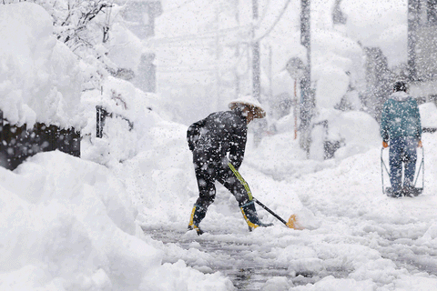 In photos: Heavy snowfall in parts of Kashmir, US, Japan