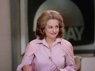  Barbara Walters, pioneering US television journalist, dies at 93 
