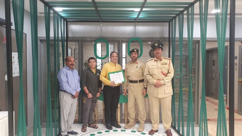 Dubai Police honours Man for Returning AED 134000-1673164283638