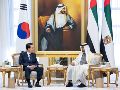 Sheikh Mohamed meets with Yoon Suk Yeol during a state visit reception at Qasr Al Watan.