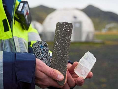 ADNOC will deploy tech from 44.01 to turn CO2 into particles within rocks. The projects starts off in Fujairah. 