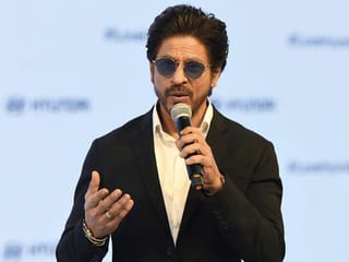 Bollywood: Shah Rukh Khan praises Vijay Sethupathi as a 'mad actor in an awesome way' 