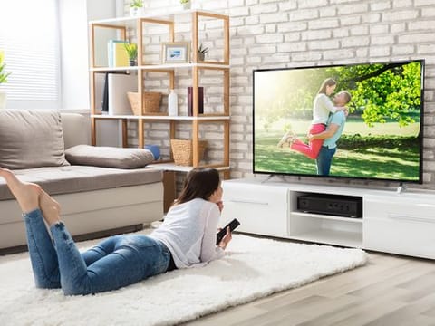 From televisions that automatically improve motion clarity when you're gaming, to ones that give you a surround sound experience, upgrade your TV with a sleek 65-inch screen for the best home entertainment. 