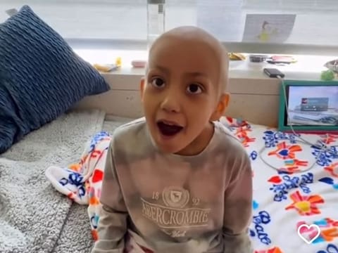 Eight-year-old Delilah got a surprise from Plain White T’s lead singer Tom Higgenson 