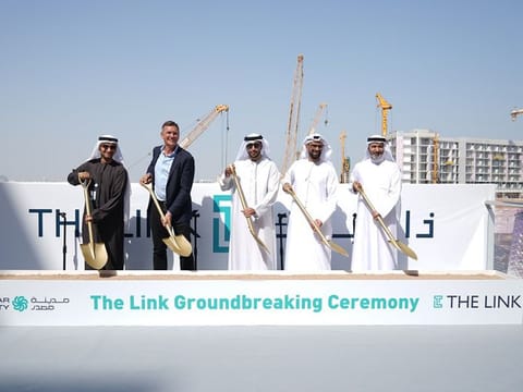 The Link is a sustainable development project that will meet several high-level sustainability standards such as LEED Platinum, WELL Gold, 4 Pearl PBRS Estidama, and LEED SmartPark Silver.