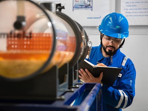 Despite a challenging market, Borouge achieves healthy sales volumes and returns to full production capacity.