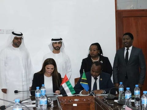 Josiane Sadaka, CEO, Blue Carbon and Prof. Dos Santos Silayo, Conservation Commissioner are signing the agreement. Also present are Mohammed Ibrahim Abdullah Ahmed Al Bahri, Charge Affair of UAE to Tanzania; Sheikh Ahmed Dalmook Al Maktoum , Member of the Dubai Royal Family, UAE, Minister for Natural Resources and Tourism, Ambassador Dr. Pindi Hazara Chan and Hon. Dr. Selemani Saidi Jafo, Minister of State (Union and Environment) 