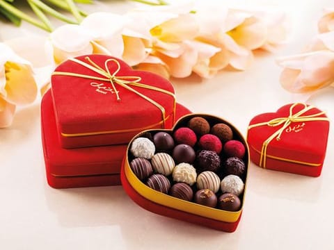 Fashion, jewellery, food hampers... here are some gift ideas for your Valentine