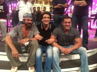 Fan reminds Bollywood actor Shah Rukh Khan about Salman Khan's 58th birthday ... this was his reply