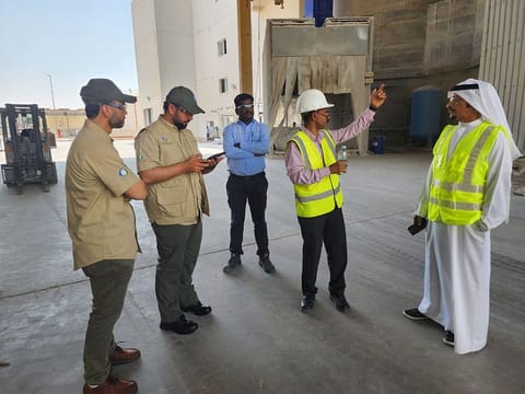 Environment Agency – Abu Dhabi officials and media were greeted at the Emirates Float Glass in ICAD on Tuesday during their visit