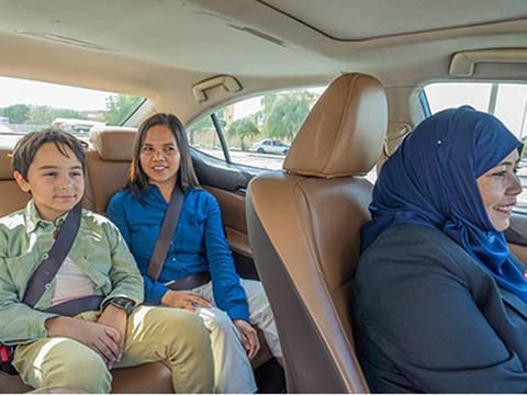 Dubai’s Roads and Transport Authority (RTA) offers a dedicated taxi service for school pick-ups and drop-offs. This service ensures your child reaches school and home more quickly, without any additional charges.