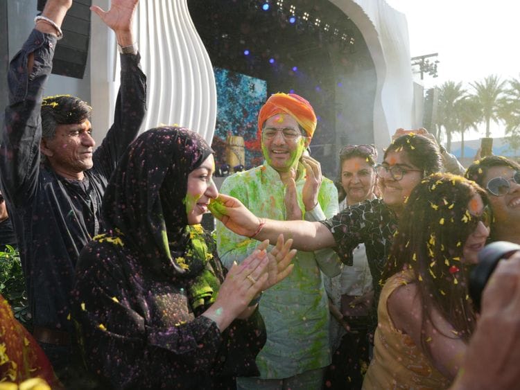 holi1-1678611834679