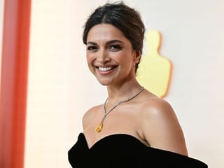 Deepika Padukone turns hairstylist for friend
