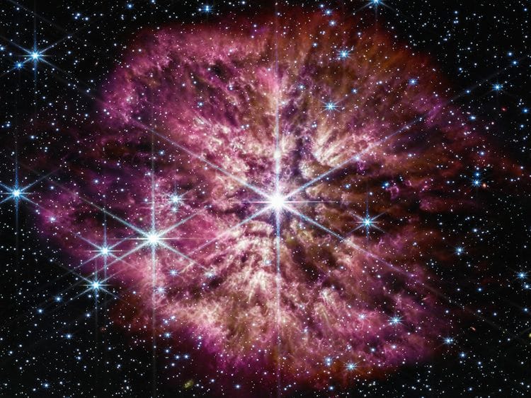 The star 'Wolf-Rayet 124' captured by the James Webb Space Telescop