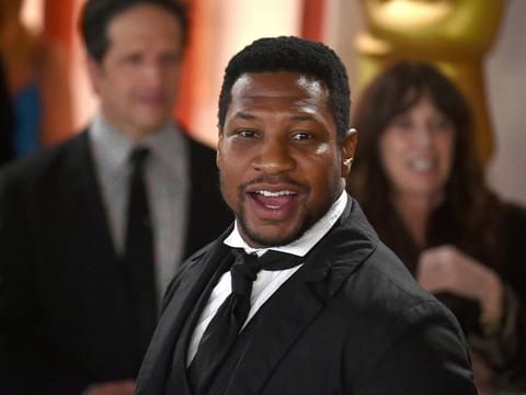  Jonathan Majors.