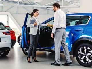 Can I buy a car in the UAE if I don’t have a driver’s licence?