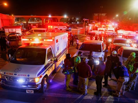 Mexican authorities and firefighters remove injured migrants, mostly Venezuelans, from inside the National Migration Institute (INM) building during a fire, in Ciudad Juarez, Mexico March 27, 2023.