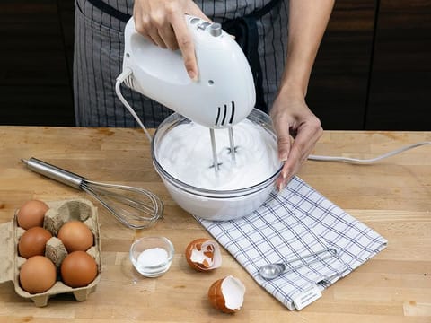 Find your ideal baking companion in our list of hand mixers, which include units from KitchenAid, Breville and Bosch.