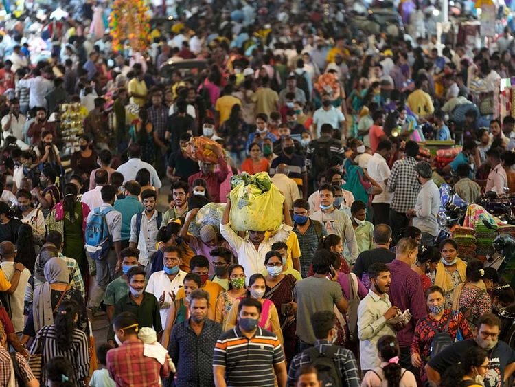 INDIA MARKET TRAIN STATION CROWD