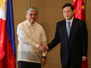 Philippines, China to set up more lines of communication to resolve maritime issues