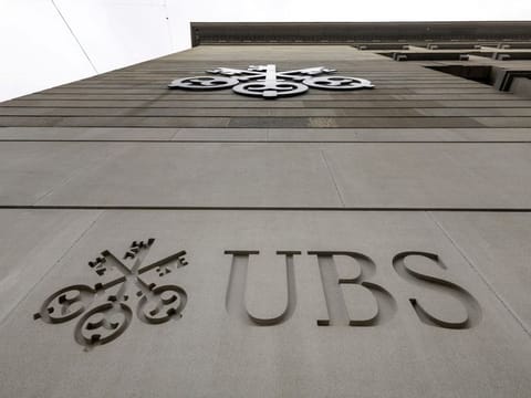 UBS had also launched a buyback of euro-denominated notes issued just before it agreed to take over its troubled rival, though most investors chose to hold on to the debt in a vote of confidence for the lender.