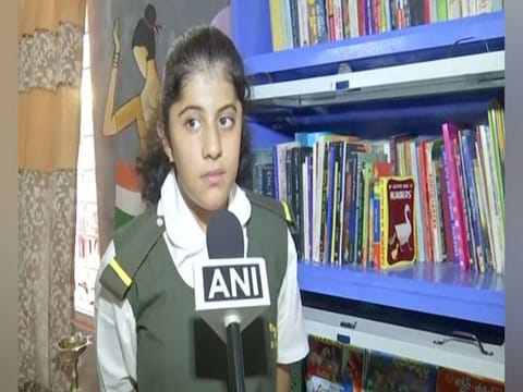 Akarshana  was able to collect 4,834 books which she used to set up libraries for children.