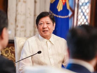 Philippines arrests 400 foreigners in scam centre raid
