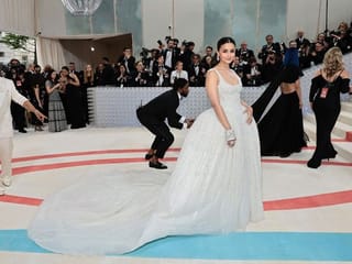 Bollywood actress Alia Bhatt gets mistaken for Aishwarya Rai Bachchan by paparazzi at Met Gala in New York city  