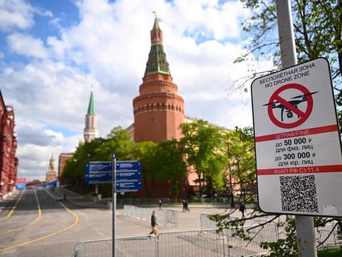 A 'No Drone Zone' sign sits just off the Kremlin in central Moscow as it prohibits unmanned aerial vehicles (drones) flying over the area, on May 3, 2023.  Moscow's mayor on Wednesday announced a ban on unauthorised drone flights over the Russian capital, just as the Kremlin said it had shot down two Ukrainian drones targeting President Vladimir Putin. 