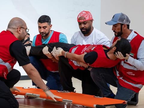 Demonstration of safely tending to the injured during a Sanid training session 