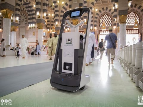 A robot is used for sterilising the Prophet's Mosque in Medina.