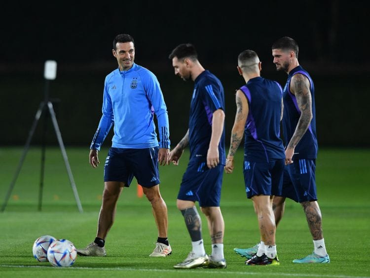 SPO MESSI WITH COACH-1683732062230