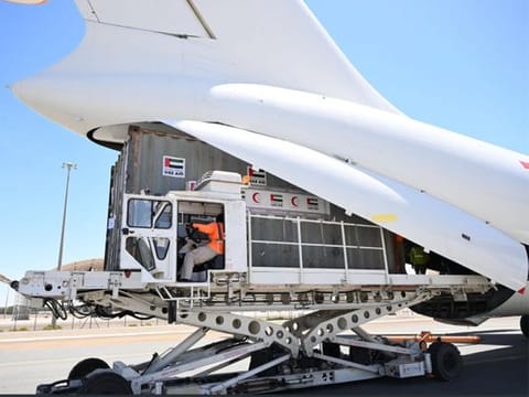 Two planes were sent to Port Sudan Airport carrying 100 tonnes of urgent medical supplies and essential medicines to treat injuries and conduct emergency surgeries in Sudan.