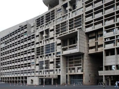 Punjab secretariat: The government offices in Punjab will now work from 7:30 am to 2 pm. The Punjab government has done away with the half-an-hour lunch break.