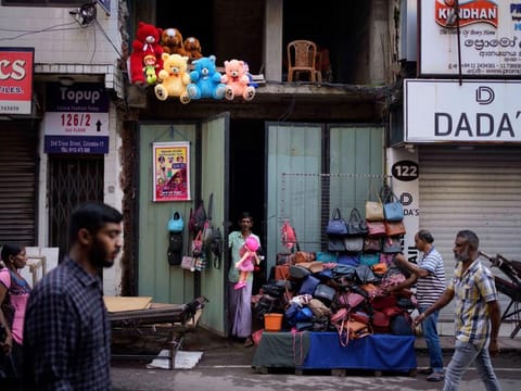 The central bank also recommended that the government consider phasing out the remaining restrictions on most items of goods imports.