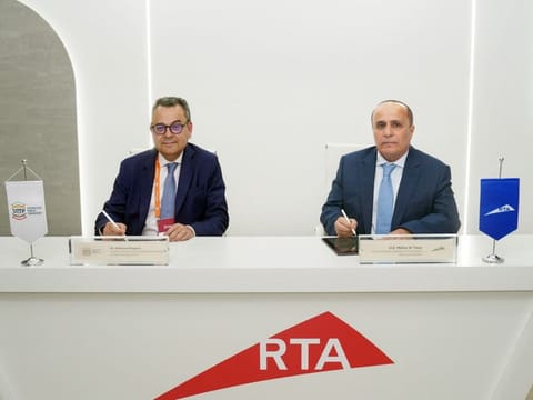 Mattar Al Tayer, Director General, Chairman of the Board of Executive Directors of the Roads and Transport Authority (RTA), and Mohamed Mezghani, Secretary General of the UITP, signed the hosting of the Summit agreement at RTA’s stand in the UITP Exhibition, in the presence of several officials from RTA and UITP.
