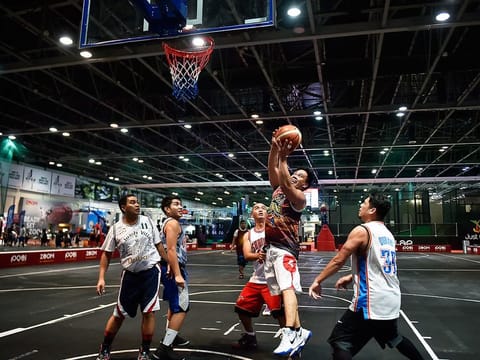 There is no entry fee for Dubai Sports World (DSW), however you must pay for the sports facilities you use and activities you participate in. 