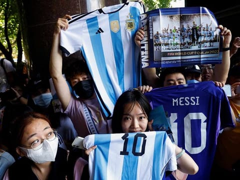 Chinese fans of Argentina’s Lionel Messi wait for his arrival at a hotel ahead of International Friendly match between Argentina's national football team and Australia national football team in Beijing, China June 10, 2023.