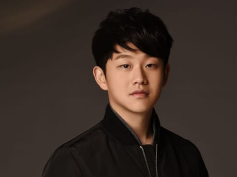 South Korean pop star Choi Sung-bong dies at 33